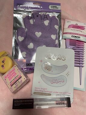 LA•LA Purple Heart Exfoliating Gloves + Beauty Bundle